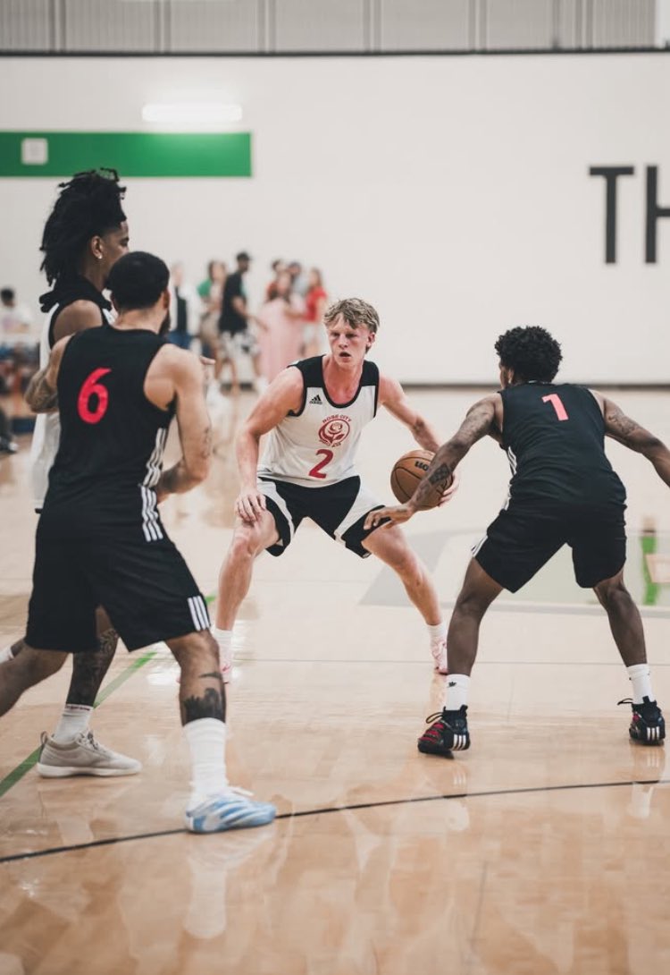 boelieve's tweet photo. Brayden hard at work during these few weeks off. 
@straightbuckets @rosecityproam @3seriesartistery https://t.co/vrjNqQYkOp