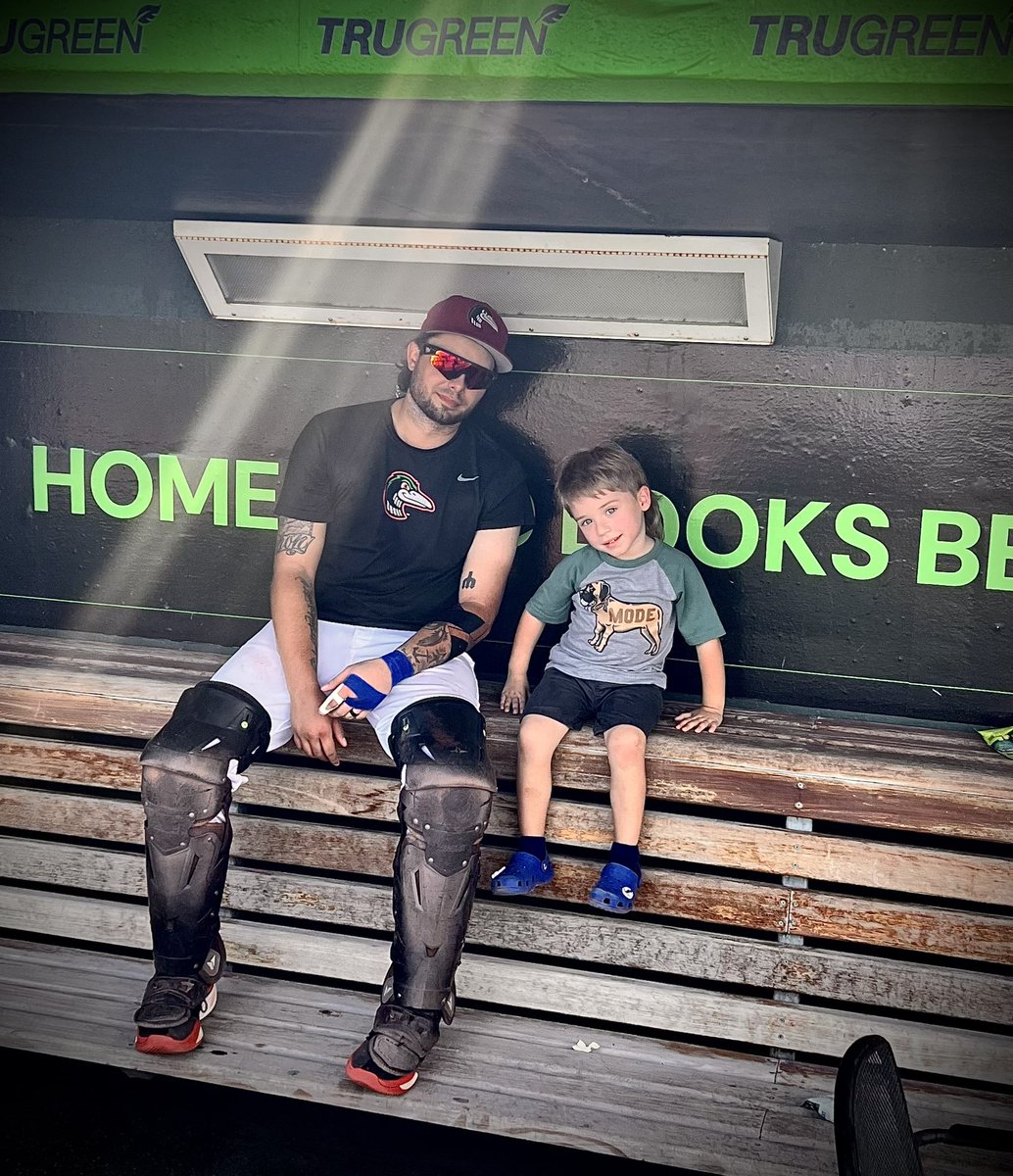 coach_EZLACINA's tweet image. Life is good #GoLoons #GoDodgers