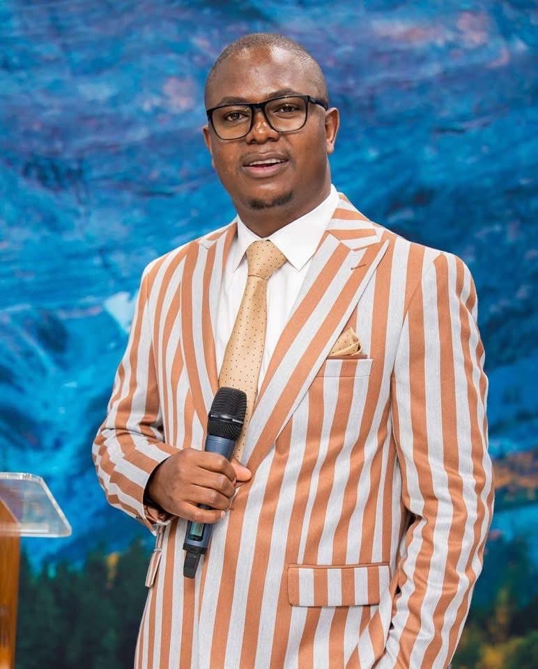 Sekuru Gudo vekuDotito (@sekuru_gudo) on Twitter photo Nhai imi, sei vakadzi vakamaka this Man of God? Why nhai imi veduwe? Nhai imi, sei vakadzi vakamaka this Man of God? Why nhai imi veduwe?