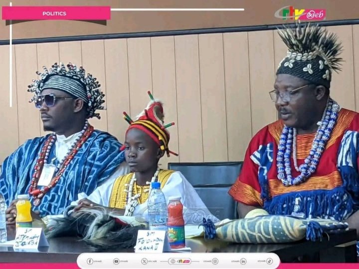 12 years old  fon Clement of Fotetsa village in the West region were at the Unity Palace yesterday to pledge their support to 93 years old president Paul Biya.
While opposition leaders rushed to choose ballot papers and not coalition.