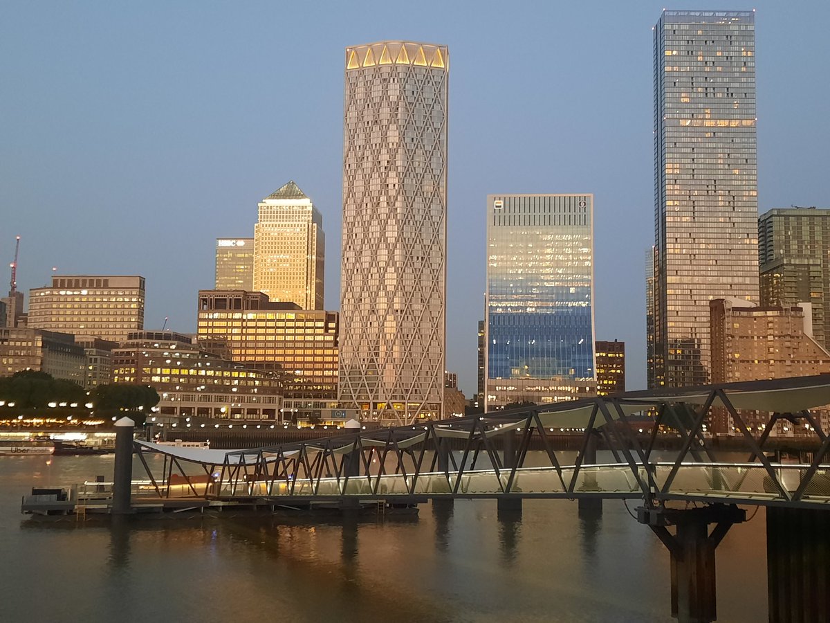 DF93201's tweet photo. #GoodMorningXFriends in the #5amwritersclub &amp; #earlyrisersclub 💙 Nice view from the room lastnight upon arrival for today's meeting. #uberboat trip into   the office this morning 🤭 But first, the #morningcoffee ☕️ whilst the towers wake up 😉
Have a lovely #Wednesday people 🫶 https://t.co/89fyWsARtR