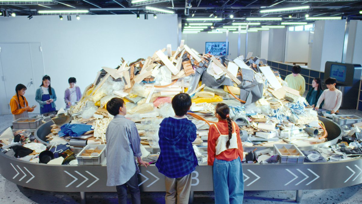 京都にオープンした住育エデュテイメント施設JUNOPARK。CM と施設映像で、振付や演技のサポートを担当しました。
監督からは「振付しない振付」
CMのオープニングダンスではミニワークショップをしたのち、自分で作った振りを踊っています。子どもたちいい顔してる✨

sekisuihouse.co.jp/junopark/