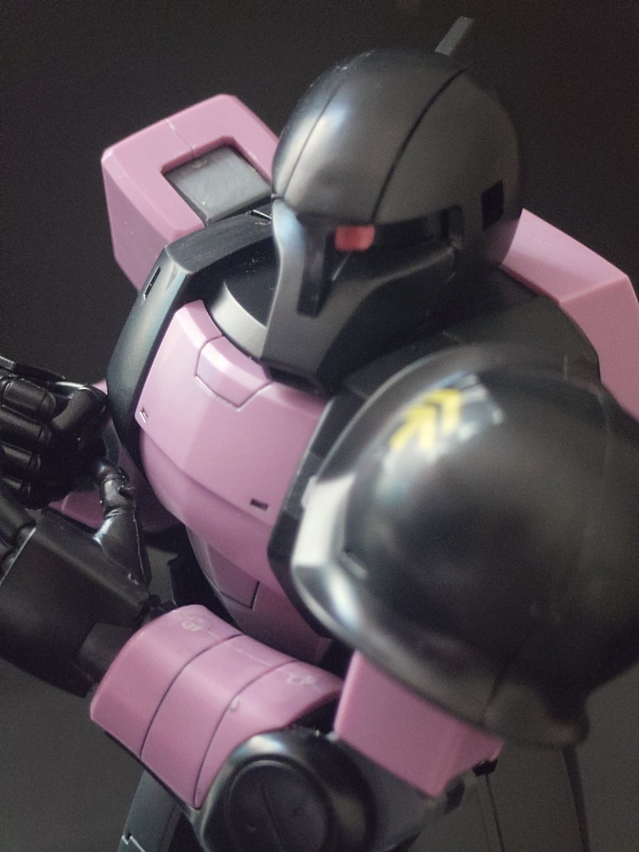 Ren20081210's tweet photo. HG #ザク1 黒い三連星仕様。テレマクロ撮影だと粗が見え過ぎ（笑）
#ガンプラ
#ガンプラ好きな人と繋がりたい 
#ガンプラは自由だ 
#ガンプラの画像貼るとRTされると聞いて https://t.co/PmNsPdJ9yp