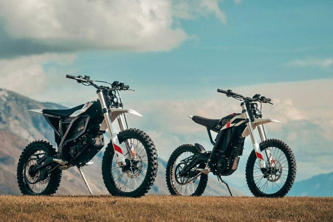 cleanrider's tweet image. #ZeroMotorcycles s’attaque au segment low cost avec sa nouvelle gamme X Line ⚡
Deux modèles tout-terrain électriques, XB et XE, dès 4 640 €, pour rivaliser avec Sur Ron et Niu 💥 cleanrider.com/actus/nouvelle…