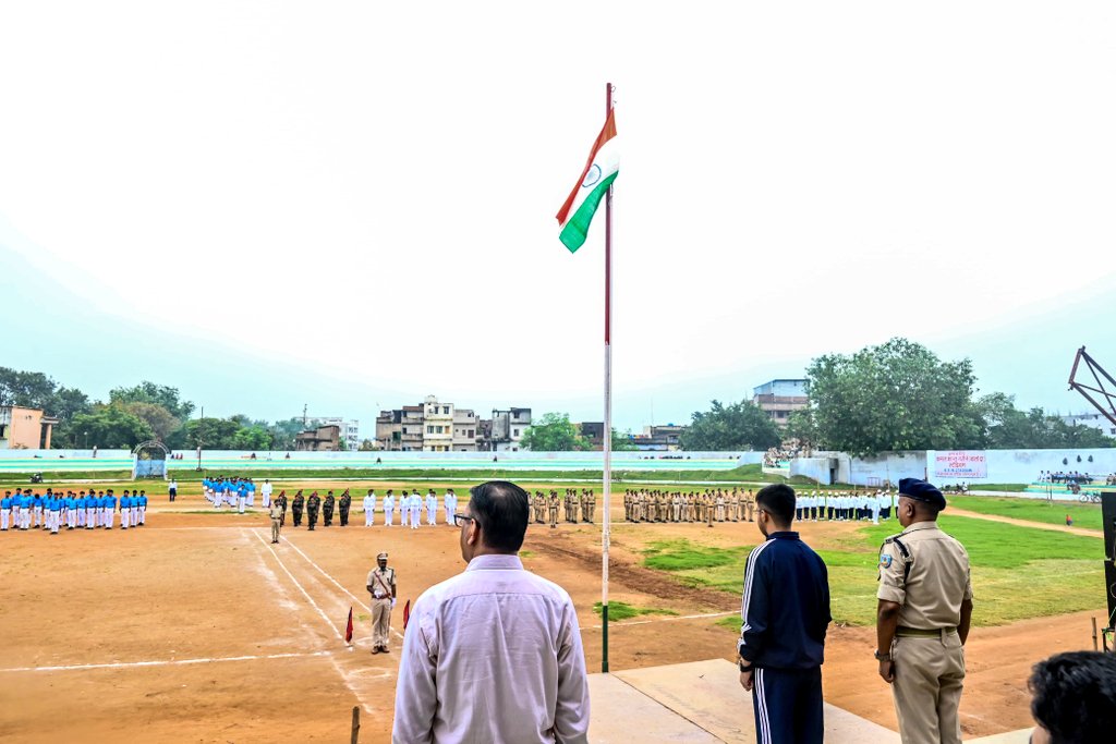 DC Deoghar (@dcdeoghar) on Twitter photo рдХреЗ.рдХреЗ.рдПрди рд╕реНрдЯреЗрдбрд┐рдпрдо рдореЗрдВ рд╕реНрд╡рддрдВрддреНрд░рддрд╛ рджрд┐рд╡рд╕ рдХреЗ рдЕрд╡рд╕рд░ рдкрд░ рдЖрдпреЛрдЬрд┐рдд рд╣реЛрдиреЗ рд╡рд╛рд▓реЗ рдкрд░реЗрдб рдХреЗ рдЕрдВрддрд┐рдо рдкреВрд░реНрд╡рд╛рднреНрдпрд╛рд╕ рдореЗрдВ рд╢рд╛рдорд┐рд▓ рд╣реБрдЖред рдЗрд╕ рджреМрд░рд╛рди рд╕рднреА рдХрд╛ рдЙрддреНрд╕рд╛рд╣рд╡рд░реНрджреНрдзрди рдХрд┐рдпрд╛, рддрд╛рдХрд┐ рдЪреЗрд╣рд░реЗ рдкрд░ рдЖрддреНрдорд╡рд┐рд╢реНрд╡рд╛рд╕, рдЙрддреНрд╕рд╛рд╣ рдФрд░ рд░рд╛рд╖реНрдЯреНрд░ рдкреНрд░реЗрдо рдХреА рдКрд░реНрдЬрд╛ рдХреЗ рд╕рд╛рде рдХрд╛рд░реНрдпрдХреНрд░рдо рдХреЛ рднрд╡реНрдп рдмрдирд╛рдиреЗ рдореЗрдВ рдЕрдкрдирд╛ рд╢рдд рдкреНрд░рддрд┐рд╢рдд рдпреЛрдЧрджрд╛рди рджреЗрдВред
<a href="/JharkhandCMO/">Office of Chief Minister, Jharkhand</a> рдХреЗ.рдХреЗ.рдПрди рд╕реНрдЯреЗрдбрд┐рдпрдо рдореЗрдВ рд╕реНрд╡рддрдВрддреНрд░рддрд╛ рджрд┐рд╡рд╕ рдХреЗ рдЕрд╡рд╕рд░ рдкрд░ рдЖрдпреЛрдЬрд┐рдд рд╣реЛрдиреЗ рд╡рд╛рд▓реЗ рдкрд░реЗрдб рдХреЗ рдЕрдВрддрд┐рдо рдкреВрд░реНрд╡рд╛рднреНрдпрд╛рд╕ рдореЗрдВ рд╢рд╛рдорд┐рд▓ рд╣реБрдЖред рдЗрд╕ рджреМрд░рд╛рди рд╕рднреА рдХрд╛ рдЙрддреНрд╕рд╛рд╣рд╡рд░реНрджреНрдзрди рдХрд┐рдпрд╛, рддрд╛рдХрд┐ рдЪреЗрд╣рд░реЗ рдкрд░ рдЖрддреНрдорд╡рд┐рд╢реНрд╡рд╛рд╕, рдЙрддреНрд╕рд╛рд╣ рдФрд░ рд░рд╛рд╖реНрдЯреНрд░ рдкреНрд░реЗрдо рдХреА рдКрд░реНрдЬрд╛ рдХреЗ рд╕рд╛рде рдХрд╛рд░реНрдпрдХреНрд░рдо рдХреЛ рднрд╡реНрдп рдмрдирд╛рдиреЗ рдореЗрдВ рдЕрдкрдирд╛ рд╢рдд рдкреНрд░рддрд┐рд╢рдд рдпреЛрдЧрджрд╛рди рджреЗрдВред
<a href="/JharkhandCMO/">Office of Chief Minister, Jharkhand</a>