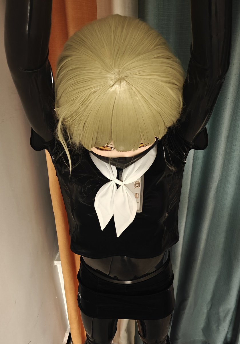 被抓住了（悲）
#kigurumi #latex