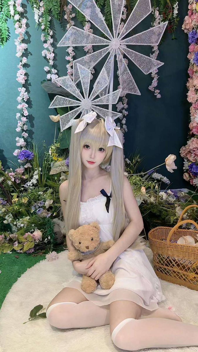 福利姬灵灵全球cos外围经济（全国独家资源）分享的黄推图片2 - 网红私拍内容