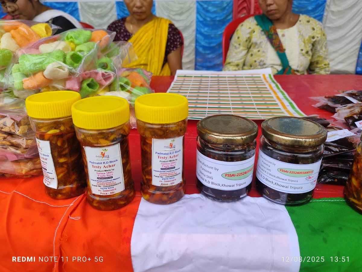dmkhowai's tweet image. 🇮🇳 TRLM SHG members of Padmabil R.D. Block join Har Ghar Tiranga 2025 by setting up a stall for National Flags &amp;amp; SHG products, spreading patriotism from Aug 13–15. ✨
#HarGharTiranga #TRLM #SelfHelpGroups #Padmabil #IndiaAt79
