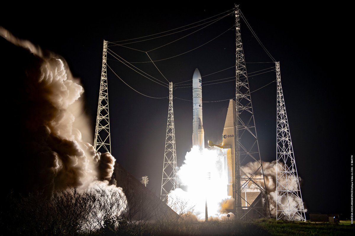 RevesdEspace's tweet photo. 🚀 Succès du vol #Ariane6 VA264 qui a placé sur orbite héliosynchrone à 800 km d'altitude le satellite météorologique #METOPSGA1.

L'ESA a confirmé que le satellite avait déployé ses panneaux solaires et avait envoyé ses premières télémesures 🛰️ https://t.co/dmfI4FrA1r