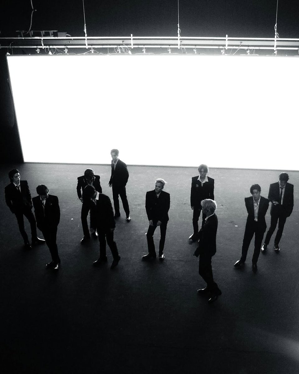 hyunsxuk's tweet photo. The energy that only happens when we are together. https://t.co/PCBhbrgcth