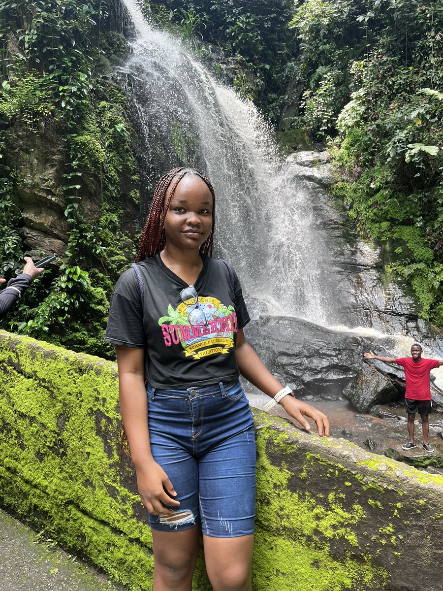 wracettyy's tweet photo. This year, I got myself a new phone, started working and got a cake for myself easily. These are the things that I used to wonder how I would get them but this yr, God did. It only gets better from here. Happy 22nd birthday to me❤️ https://t.co/EIS9ZRFk67