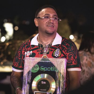 Young Quicks tweet media