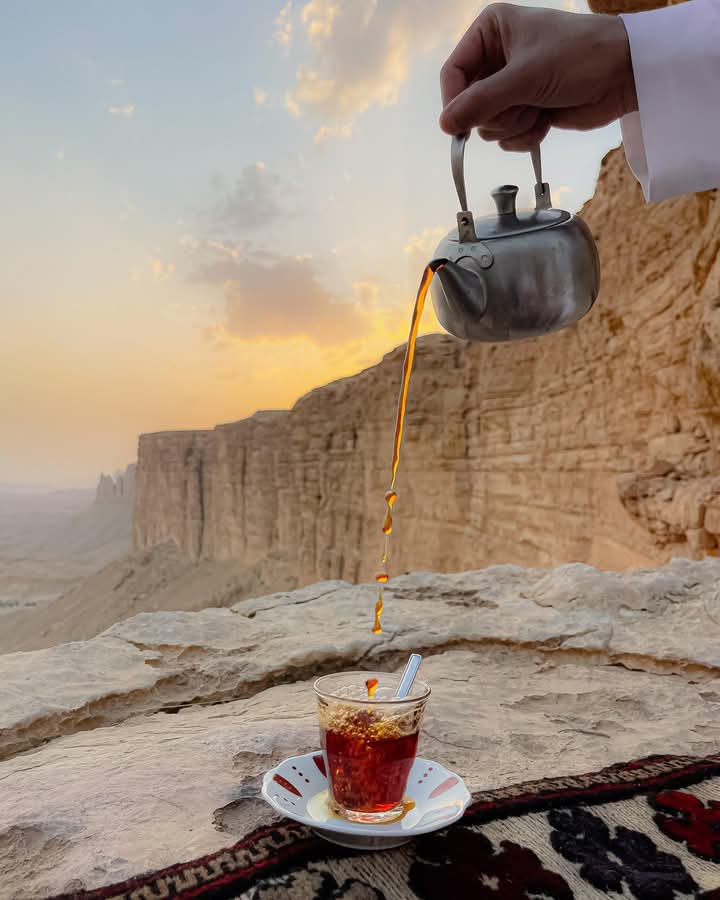 #صباح_الخير 
"اجعل شمس الحظ لها مع الشروق إشراق تنفض غبار الأمنيات، وتنور عتمة الاحلام "