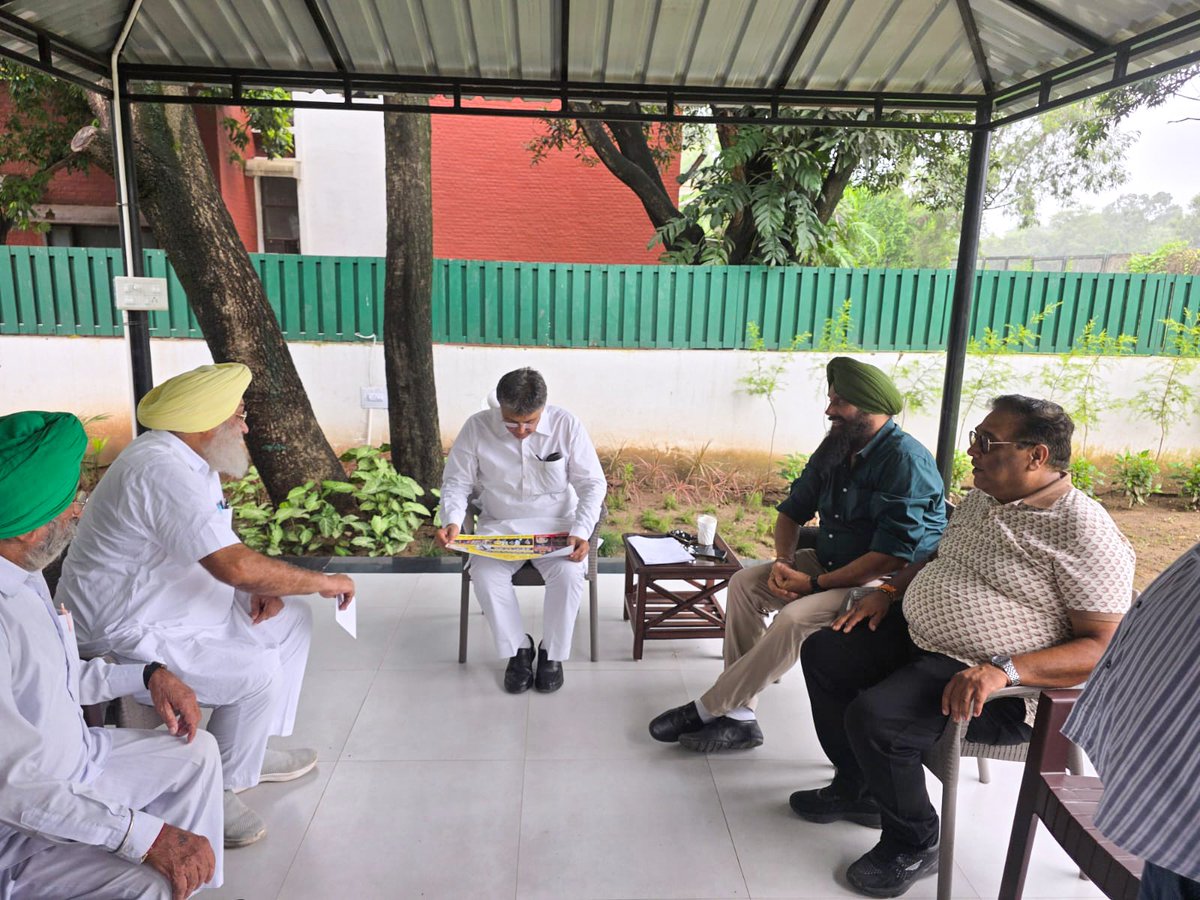 ManishTewari's tweet photo. Happy to be invited as the Chief Guest for the Silver Jubilee celebrations of the Rajeev Vihar Army Welfare Housing Society to be held on the 6th September, 2025. The invitation was extended during my meeting with District President Sh. Surjit Dhillon, Block President Sh. Sanjeev Gaba, along with Lt. Col. Sh. D.S. Sra (President) and Col. K.C. Saklani (Secretary) of RVAWHS.