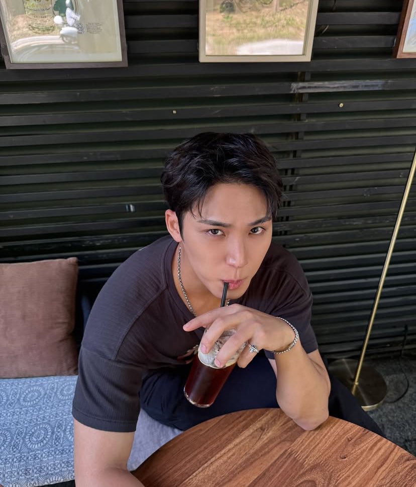 sebeqart's tweet photo. Retrospective
(n). concerned with or related to the past

"Definisi mantan di gue sih kayak pepatah bule people come and go ya, Bang Ka."
"Kalo Wawan jadinya bukan mantan come and go, tapi mantan stuck di DC Cakung."
"Mantan stuck di Blok M."

a mingyu au https://t.co/kjPRH4ci59