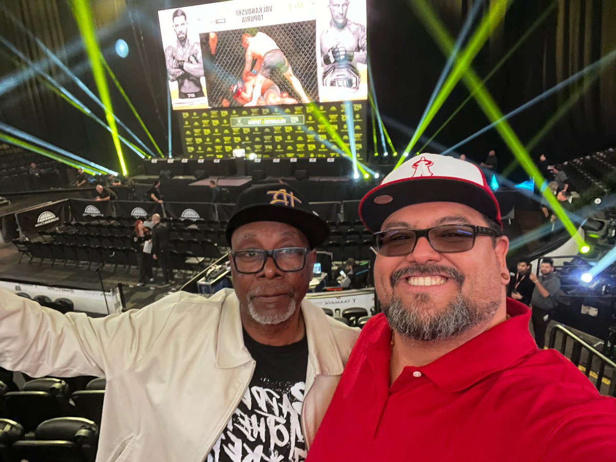 TheMMAPanda's tweet photo. Damn. Dana putting @Trailblaze2top business out there😅🤣 #grandpop #family 🤝🏽🤘🏽🐼🤘🏽 https://t.co/oDZ46ZJ3Np