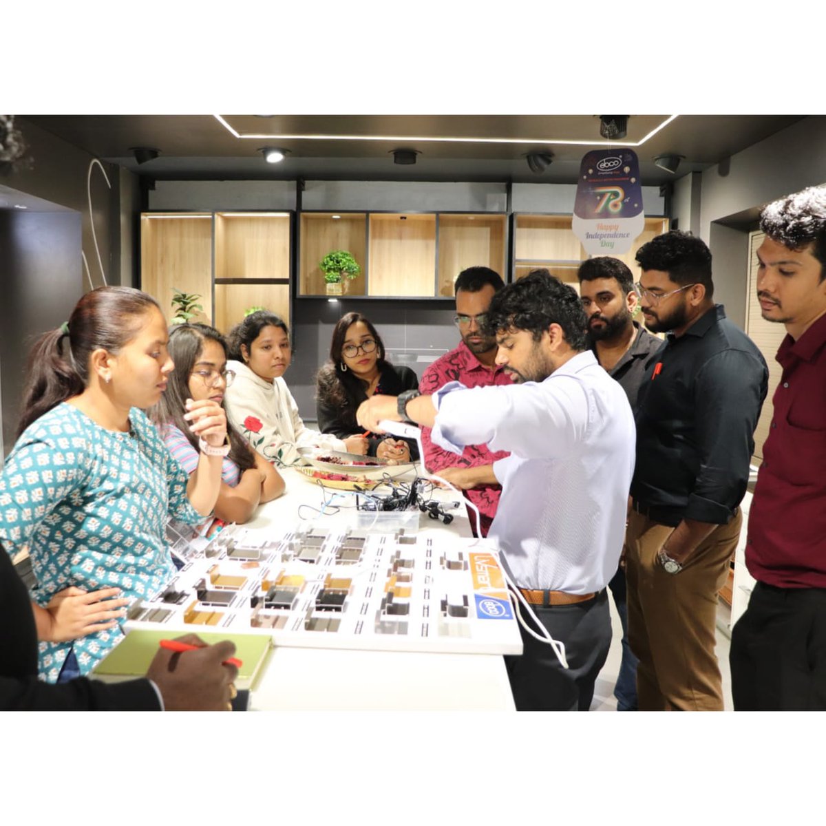 lateliersia's tweet image. We were delighted to welcome the Shobha Limited team to L’atelier Studio for an immersive product experience. They discovered the design, functionality, and versatility that set our products apart.

To Know More -
📞- 9901615115

#LAtelierStudio #Ebco #sia #siaze #StudioVisit