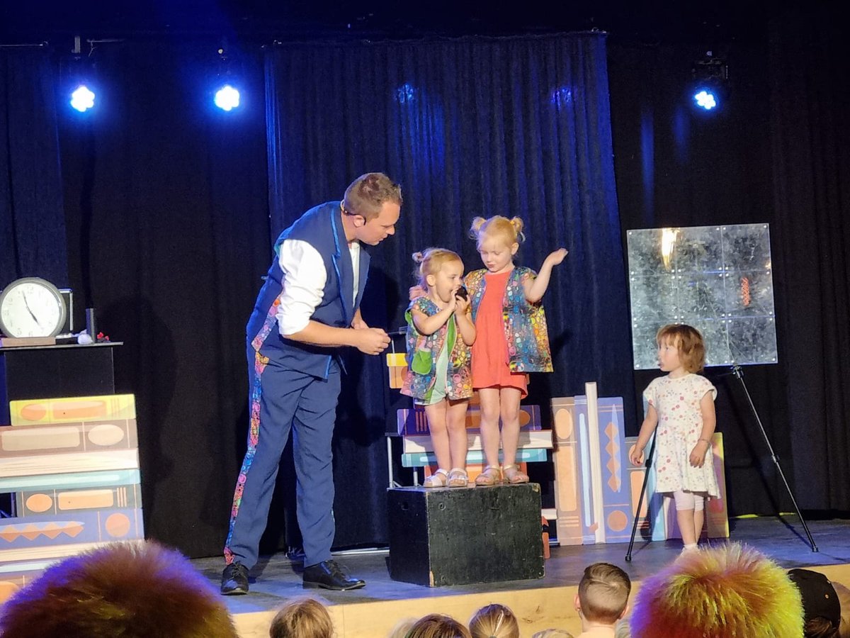 Dave (@davegooij) on Twitter photo Goeie mogguhhh gisteren hebben  we  gelasergamed onze oudste Gino won alles πͺπ». En hebben we gewandeld  in het bos waar allemaal kabouters stonden. En s'avonds ging Jadey onaangekondigd gewoon het podium op bij een goochelaar π.Wij wensen jullie een fijn tropisch woensdaggieππ Goeie mogguhhh gisteren hebben  we  gelasergamed onze oudste Gino won alles πͺπ». En hebben we gewandeld  in het bos waar allemaal kabouters stonden. En s'avonds ging Jadey onaangekondigd gewoon het podium op bij een goochelaar π.Wij wensen jullie een fijn tropisch woensdaggieππ