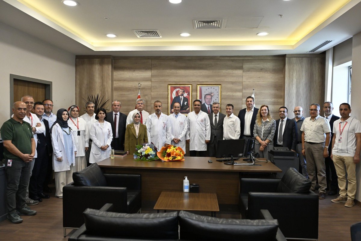 Ankara Etlik Şehir Hastanesi Çocuk Hastanesi Başhekimliği görevinde devir teslim töreni düzenlendi. Gerçekleştirilen törende, Çocuk Hastanesi Başhekimliği görevini yürütmekte olan Doç. Dr. Ferit Kulalı, görevini Doç. Dr. Eyüp Sarı’ya devretti.