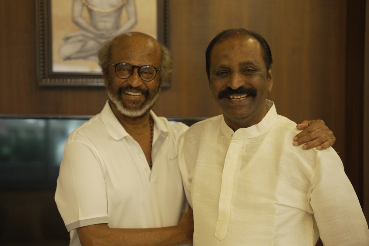 Vairamuthu's tweet photo. 50 ஆண்டுகள்
ஒரே துறையில்
உச்சத்தில் இருப்பது
அபூர்வம்

ரஜினி
நீங்கள் ஓர் அபூர்வ ராகம்

புகழும் பொருளும்
உங்கள்
உழைப்புக்குக் கிடைத்த
கூலி

தொடரட்டும்
உங்கள் தொழில்
நிலைக்கட்டும்
உங்கள் புகழ்

"இளமை இனிமேல் போகாது
முதுமை எனக்கு வாராது" என்று 
முத்து படத்தில் எழுதிய
முத்திரை வரியால் 
வாழ்த்துகிறேன்

@rajinikanth | #Rajinikanth 
#50YearsofRajinikanth