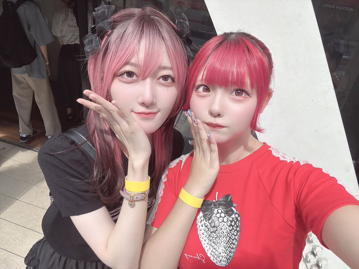 大好きなるなちゃんとおデートした日🥰🫶🏻
なんとね、今月はもう1回会えるの！どっちもホラー系の展示会いくんだよ〜！！
趣味が合うの最高なりねちゅっちゅ✨