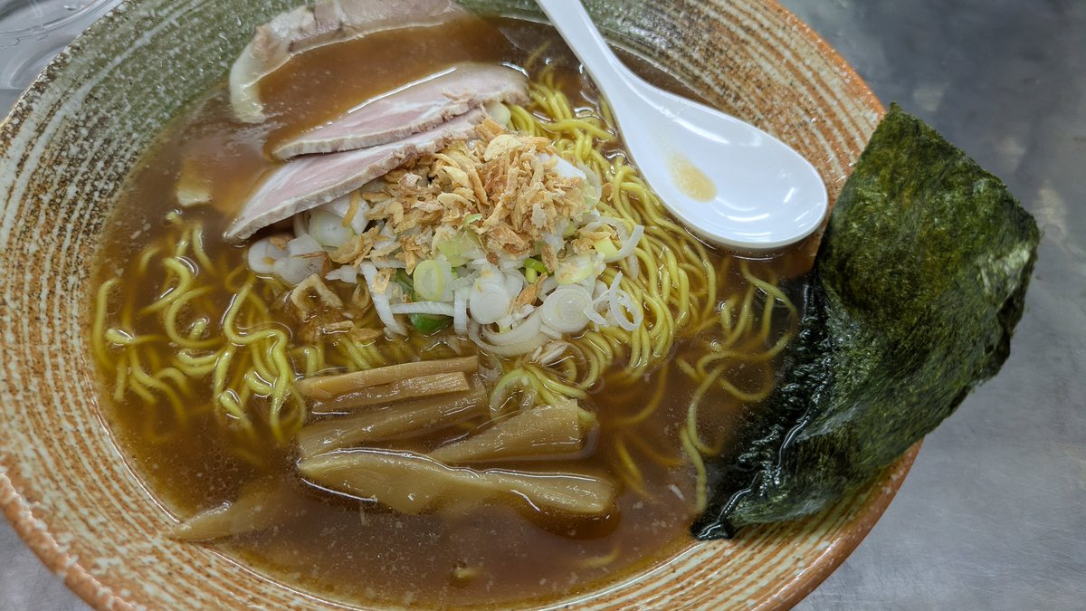 mendohren's tweet photo. 覆麺＠神保町
ボビーヴィールレッグボーン旨い奴らーめん TP エシャロットフレーク

有休をとり、いざ旨い奴。
サッパリめだが、しっかりとしたうまみ。
追ってある煮干しもうっすらと感じるが、メインはしっかり牛。全体的なバランスが完璧である。
すすりながら感動する一杯。

またきます。 https://t.co/bPnCzDpoGn