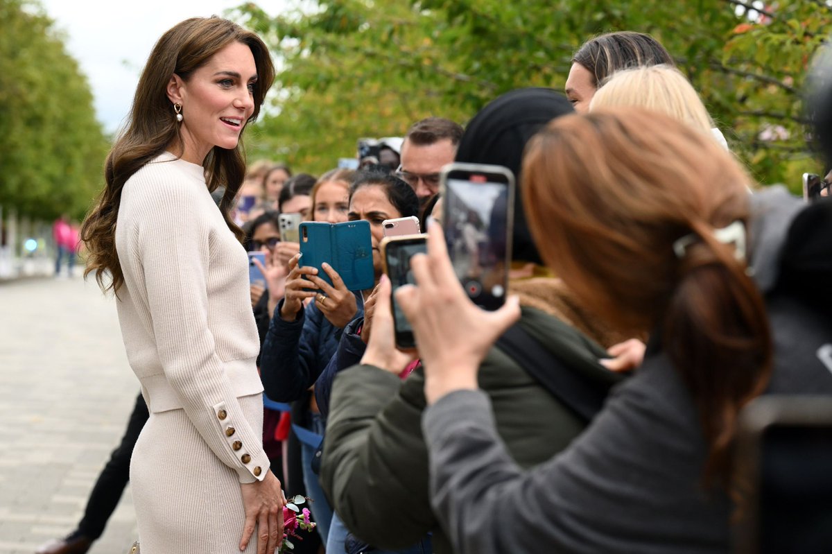 Canellelabelle's tweet photo. The day HRH Catherine Elizabeth, put Sezane Paris on the Royal map as if her mother owns the House😍
   And people wonder why Prince William never misses a Family holiday with her😮‍💨
 She is so "haute"👌
#PrincessofWales https://t.co/InKmiQfDO8