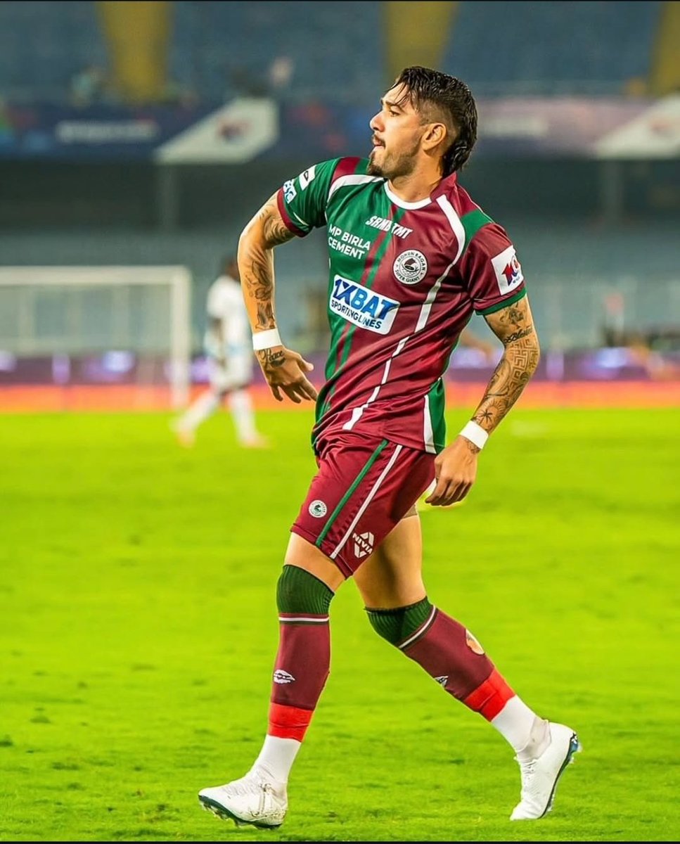 Swarna_here's tweet photo. Hathi, Ghode, Toop, Talwarein, Fauj to teri saari hai..
Par zanjeer mein jakda Raja mera ab bhi sab pe bhari hai!!

#JoyMohunBagan #DurandCup2025 #MBSG #DimiGod https://t.co/amxlGjLEFZ