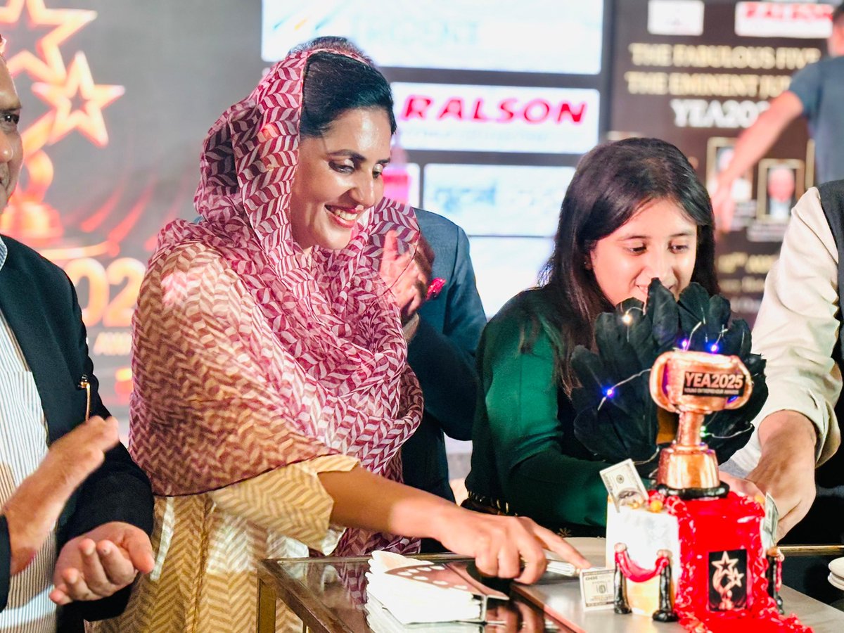 ਬੀਤੇ ਦਿਨ ਲੁਧਿਆਣਾ ਵਿਖੇ ਜਨ ਹਿਤੈਸ਼ੀ ਗਰੁੱਪ ਵੱਲੋਂ ਆਯੋਜਿਤ ਕੀਤੇ ਗਏ ਸਮਾਗਮ ‘Young Entrepreneur Awards’ ਵਿੱਚ ਸ਼ਮੂਲੀਅਤ ਕਰਨ ਦਾ ਸੁਭਾਗ ਪ੍ਰਾਪਤ ਹੋਇਆ। ਇਸਦੇ ਨਾਲ ਹੀ ਆਪਣੀ ਮਿਹਨਤ ਅਤੇ ਅੱਜ ਦੀ ਸੋਚ ਨੂੰ ਲੈ ਕੇ ਕਾਮਯਾਬ ਹੋਏ ਨੌਜਵਾਨਾਂ ਨੂੰ ਸਨਮਾਨਿਤ ਕੀਤਾ ਗਿਆ।