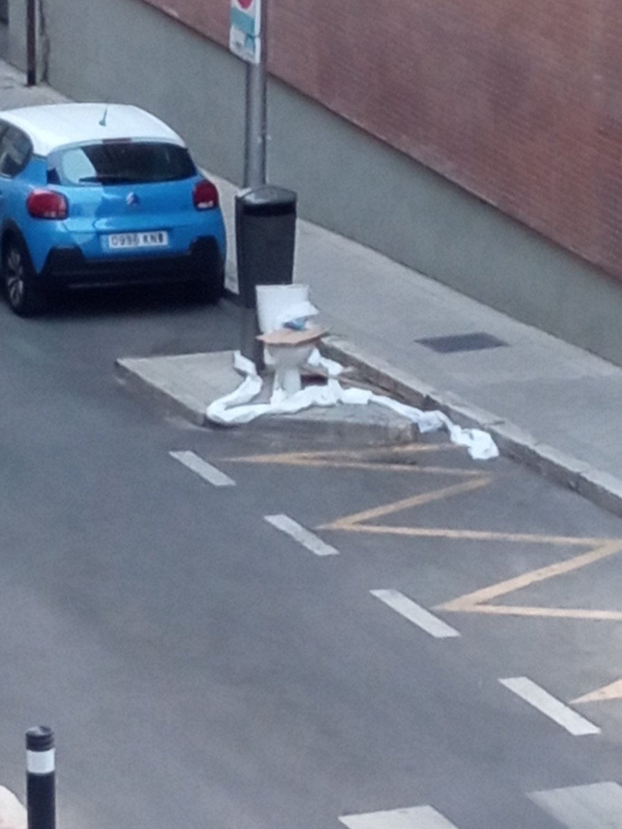 LogInLogOff (@saldiviabn) on Twitter photo <a href="/Lineamadrid/">Línea Madrid</a> calle Pajaritos 13. La metáfora perfecta del estado actual de <a href="/MADRID/">Ayuntamiento Madrid</a> dedicatoria especial a <a href="/Mtnezparamo/">José A Mtnez Páramo</a> <a href="/bcarabante/">Borja Carabante</a> y cía. Retirar. <a href="/policiademadrid/">Policía Municipal de Madrid</a> cuando quieran pueden ponerse a trabajar inspeccionando empresas de reformas... <a href="/Lineamadrid/">Línea Madrid</a> calle Pajaritos 13. La metáfora perfecta del estado actual de <a href="/MADRID/">Ayuntamiento Madrid</a> dedicatoria especial a <a href="/Mtnezparamo/">José A Mtnez Páramo</a> <a href="/bcarabante/">Borja Carabante</a> y cía. Retirar. <a href="/policiademadrid/">Policía Municipal de Madrid</a> cuando quieran pueden ponerse a trabajar inspeccionando empresas de reformas...
