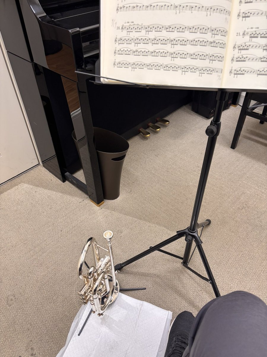 今日は教室のレンタルルームに招かれてます🎺