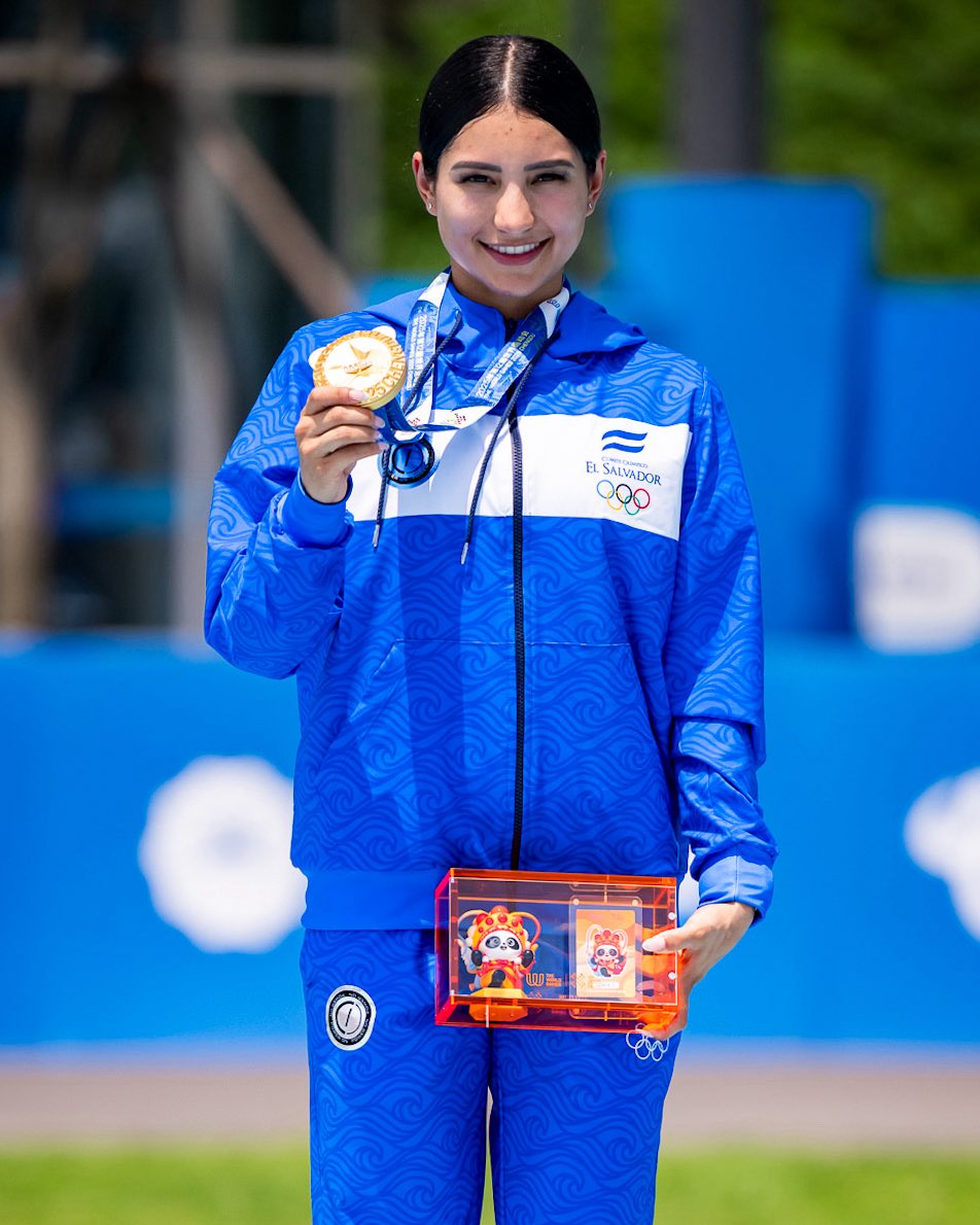 ¡𝐋𝐀 𝐅𝐎𝐓𝐎 𝐐𝐔𝐄 𝐓𝐎𝐃𝐎𝐒 𝐐𝐔𝐄𝐑Í𝐀𝐍 𝐕𝐄𝐑!🤩🥇🛼

Ivonne Nóchez, patinadora del Team ESA, posa con la histórica medalla de oro que ganó en los 100 metros carriles de los Juegos Mundiales Chengdú 2025.

¡Eres el orgullo de todo el país, <a href="/Ivoncheese/">Ivonne Nochez</a>!👏🏻

#TeamESA🇸🇻