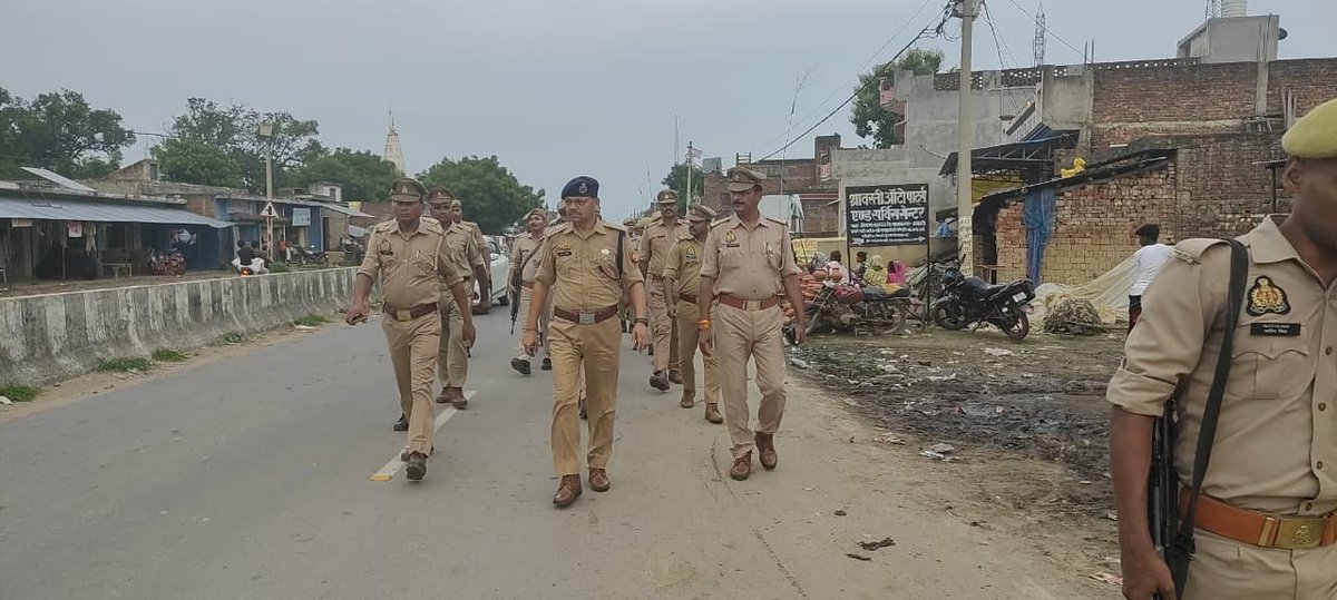 🚨श्रावस्ती : स्वतंत्रता दिवस, त्योहारों को लेकर पुलिस प्रशासन अलर्ट🚨

🆔 एसपी ने थाना सोनवा, चौकी लक्ष्मण नगर का किया निरीक्षण
🕵️‍♂️ पुलिस कर्मियों को रात्रि गश्त, संदिग्धों की निगरानी के निर्देश

#Shravasti #IndependenceDay #PoliceAlert #FestivalSecurity