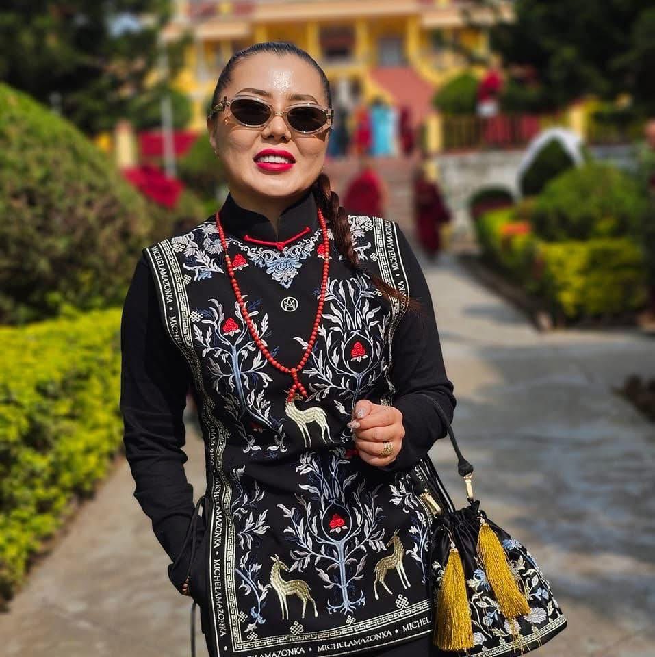 Ж.Өлзийжаргал: Намайг тэнэг хүүхэн эргүү хүүхэн л гэнэ, Тэнэг байтлаа 3 дэлгүүр 30-аад ажилтантай байх уу? Ухаараач чи тэнэг минь өөрөө