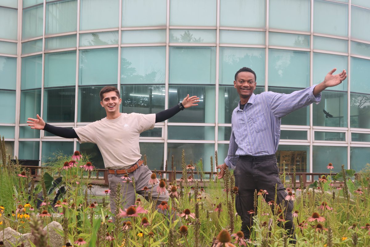 천리포수목원의 외국인 수목원 전문가 교육과정을 통해 실습하고 있는 두 친구가 있습니다. 니콜라스, 얏설이 그 주인공입니다. K-POP을 너무 좋아하고, 정원이 가득한 태안이 아름답다고 말하는 두 교육생의 이야기를 전해드립니다.😊

얏설, 니콜라스 인터뷰 바로가기👇
blog.naver.com/chollipo9310/2…