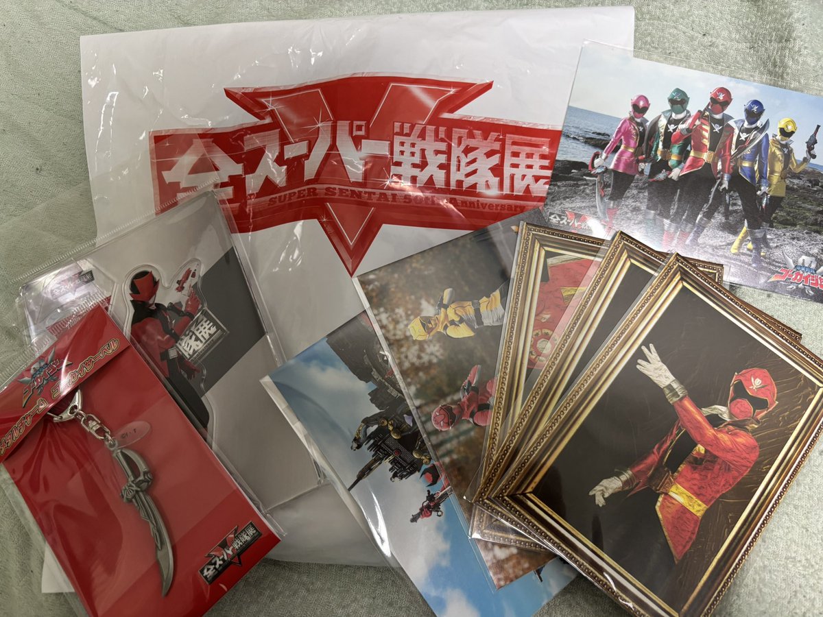 gkj35st's tweet photo. スーパー戦隊展めちゃくちゃ見応えあった！300人て改めて思うと凄いよね。ゴーカイレッドのアクスタ売り切れてて😭でもサーベルキーホルダー買えたので良しとする。 https://t.co/dOkX9qaxgC