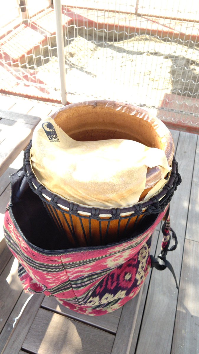 Djembeの皮の張替えをしたいと思って来たが、お店の方が不在。予約や前もった連絡が大切です…。