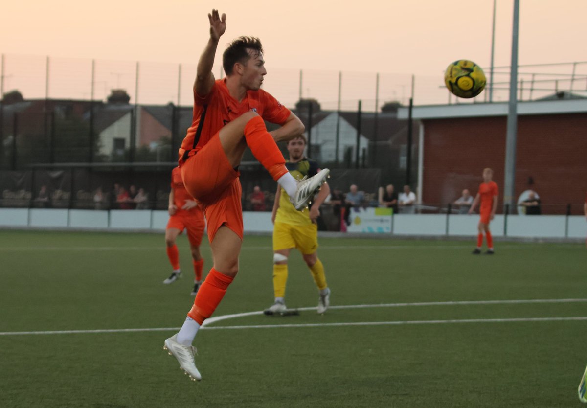 HartleyFC's tweet photo. Photos courtesy of Jon Wiggins  from our win against fellow Hampshire side @MONEYFIELDSFC here👇

https://t.co/udNRonS0Pu

To the supporters, your support on the road doesn’t go unnoticed🙏

Last nights Man of the Match, voted by supporters, @NickMedcraft 👇  

#UTR🧡 https://t.co/Xe5UXrpFnF