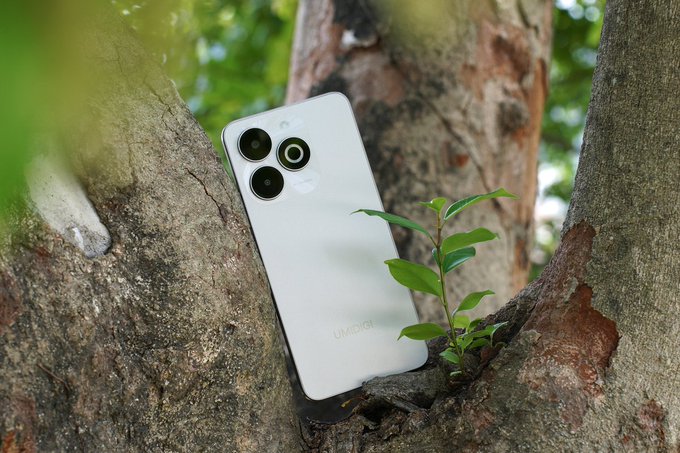 UmidigiE's tweet photo. 🤠Manténgase al día con cada movimiento con el smartphone #UmidigiG9x.  
☺️Su procesador de ocho núcleos alimenta cada momento al aire libre con un rendimiento suave.  
🍎Ya sea correr, caminar o explorar, este teléfono ofrece velocidad sin estrés.  

Conoce más 📱： https://t.co/4m0IgBzgGU