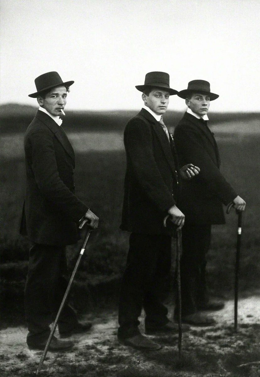 eyeonaxis's tweet photo. Young Farmers, c. 1914

August Sander https://t.co/AIkkcp30BI