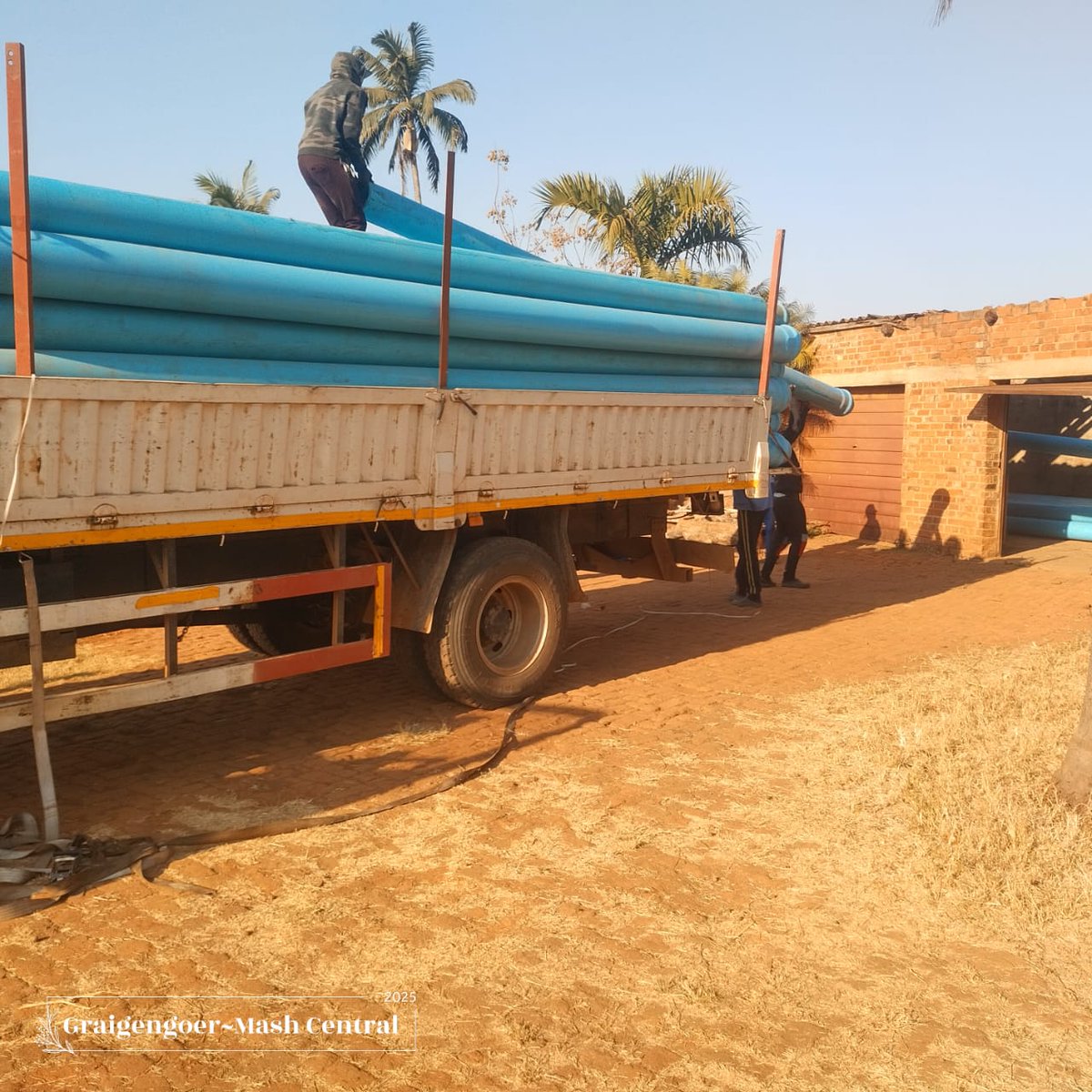 🚨 New Project – Craigengower Farm 🚜💧
Rehabilitation &amp; extension works on shared trunk + infield systems.
Scope: pumps, VSDs, pipeline rehab, new PVC lines &amp; hydrants. ✅ Pumps &amp; PVC pipes already on site.

Stay tuned!
#MakaIrrigation #ZimbabweFarming #Irrigation