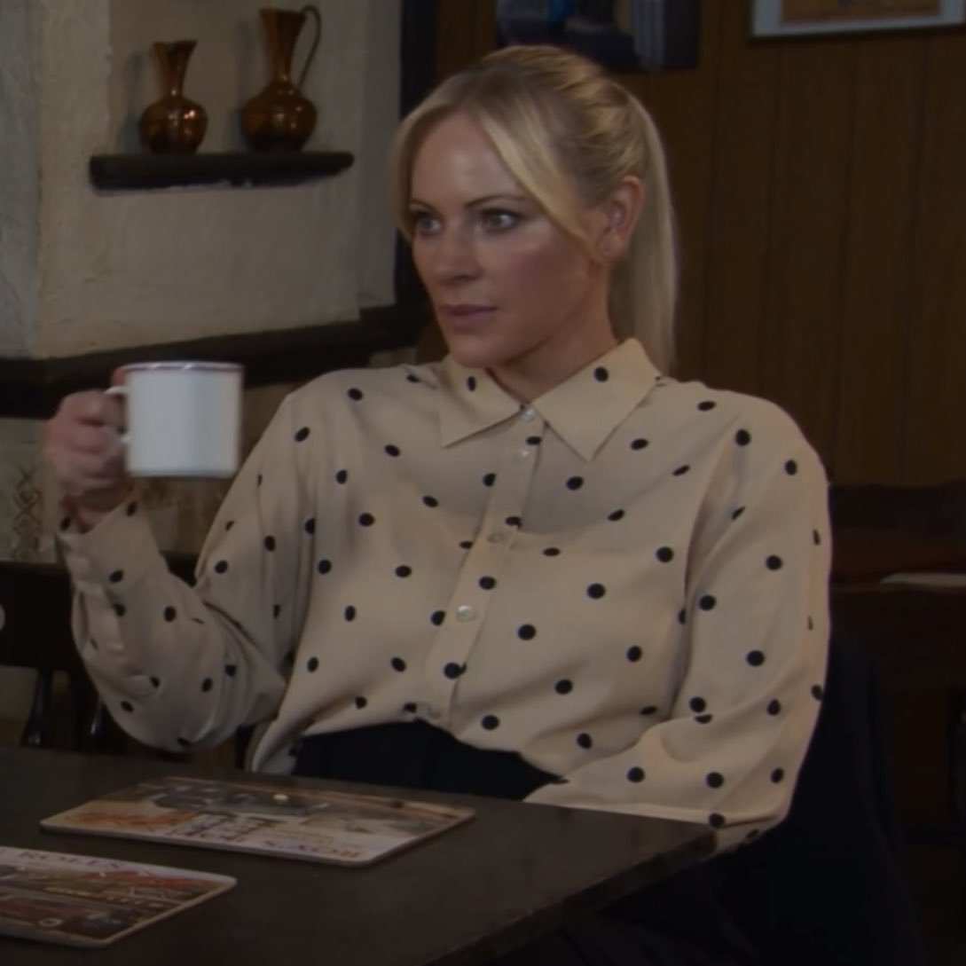 lisa hates kit and i love lisa