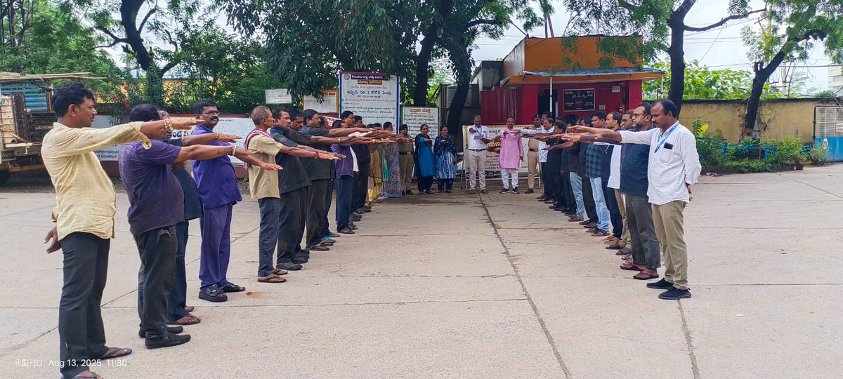 Dm_Jgtl_tgsrtc's tweet image. At Jagtial Depot, we pledge to keep ourselves, our friends &amp;amp; our community drug-free under the Nasha Mukt Bharat Abhiyan.
Change begins with us — together, we will make Jagtial a #DrugFreeIndia.
#NashaMuktBharat #Telangana#Jagtialdepot