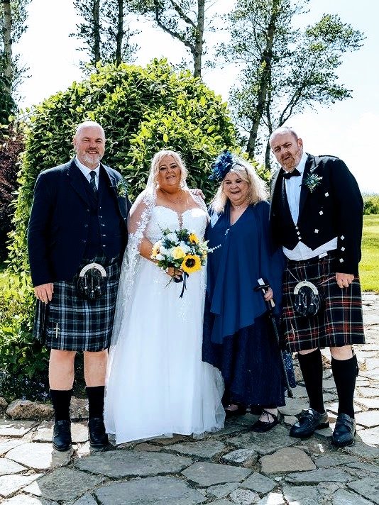 StuartLang9's tweet image. Been many years since there was a pic of the 4 of us ❤️