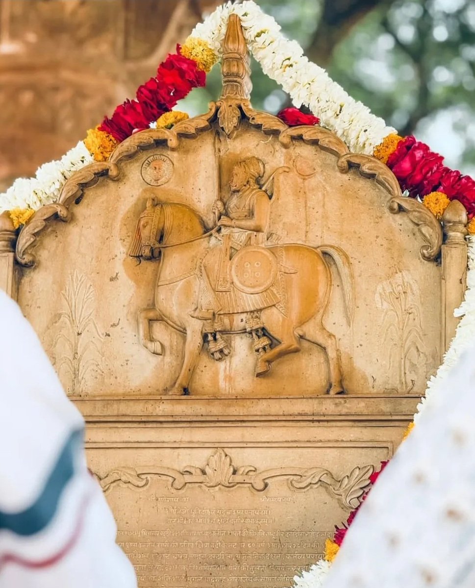 Deora5270's tweet photo. मारवाड़ की स्वतंत्रता एवं संप्रभुता के लिए तीन दशकों तक के लंबे संघर्ष को स्वीकार करने वाले, मारवाड़ मेवाड़ जयपुर द्वारा औरंगज़ेब के विरुद्ध किए राजपूत विद्रोह के नायक, मध्यकालीन इतिहास में क्षत्रियत्व की आदर्श प्रतिमूर्ति, राष्ट्रनायक वीर शिरोमणि दुर्गादास जी राठौड़ https://t.co/S7MqgabKnz