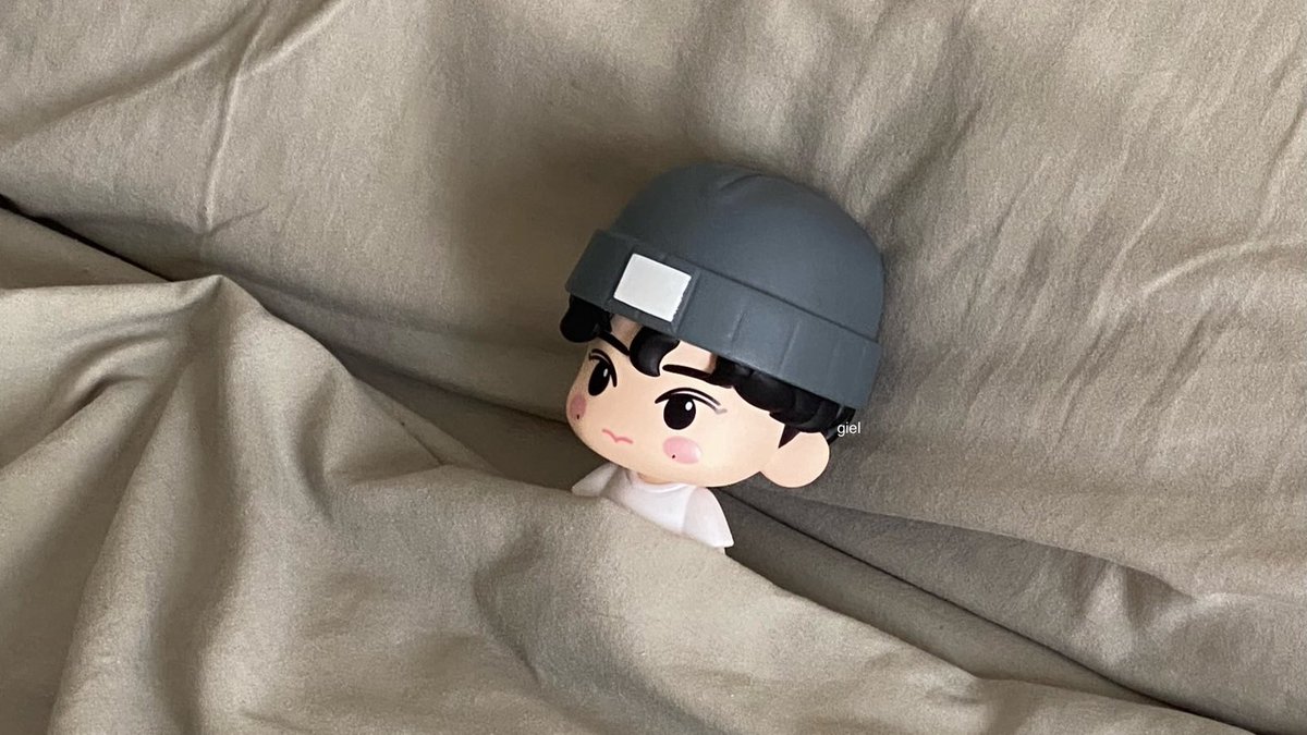 having so much fun taking silly pictures of my jaehyun figurine