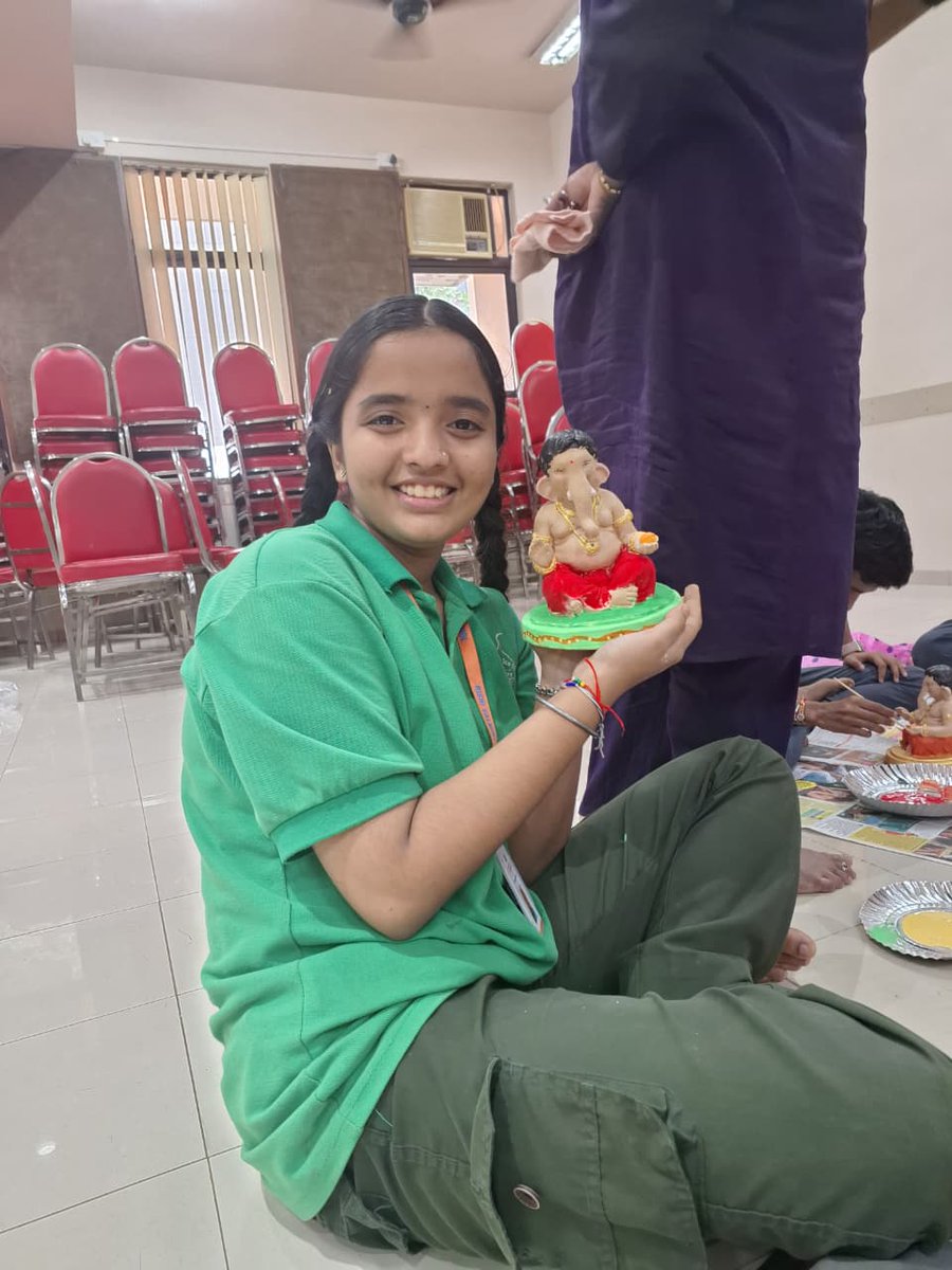 rvecoschool's tweet image. Tweet 2:
This was more than art — it was an immersive experience of focus, patience &amp;amp; imagination.
Our students proudly took their idols home, ready to be worshipped during the upcoming #GaneshUtsav.

 Ganpati Bappa Morya! 

#CreativityForAll #RVES #RotaryClub #ArtWorkshop
