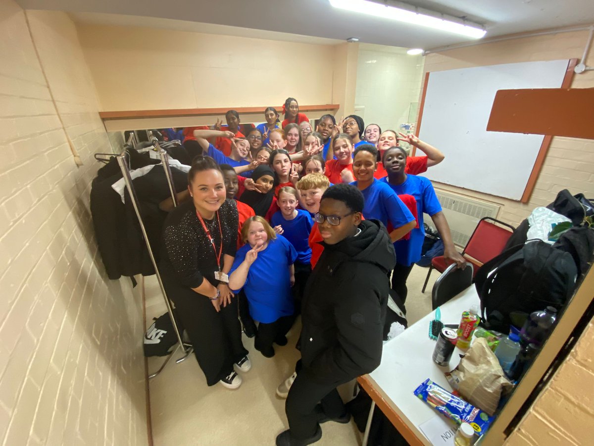 St_JohnFisher's tweet image. Flashback Friday! In November, under the expert direction of Mrs Conn, our Drama Club students performed a masterful version of Romeo and Juliet at The Woodville Theatre, to a full house! #celebration #memoriesmade #experiencesforlife @RC_Southwark @CathEdService @SPNSocial