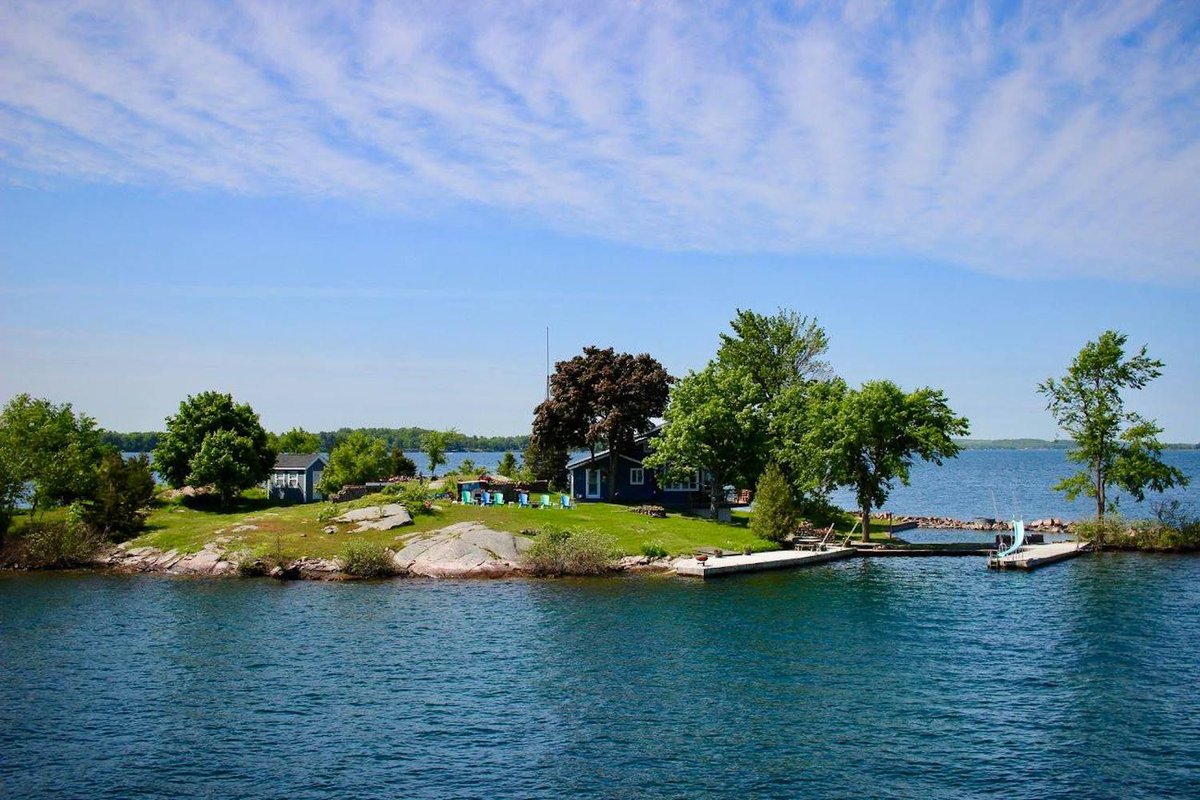 HHLifestyleTrav's tweet photo. Taking a Thousand Island cruise from Gananoque, Ontario, showcases the history of the river and gives you fantastic views of the islands and unique homes in the area. 

https://t.co/5NWYgWeCrz 

#Gananoque #ThousandIslands #1000Islands #Canada https://t.co/TtDcTh8AhY