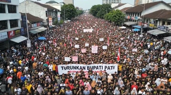 Rakyat Pati Bergerak
Seluruh Pejabat Indonesia Terbelalak